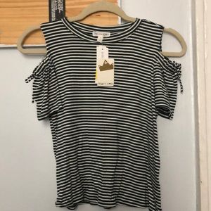 Girls off the shoulder t-shirt